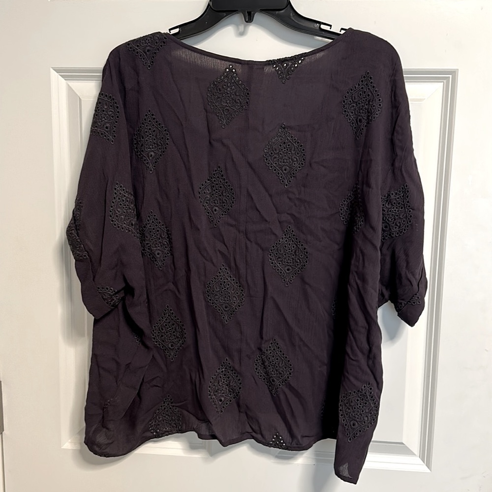 Size small - Picture 2 of 3